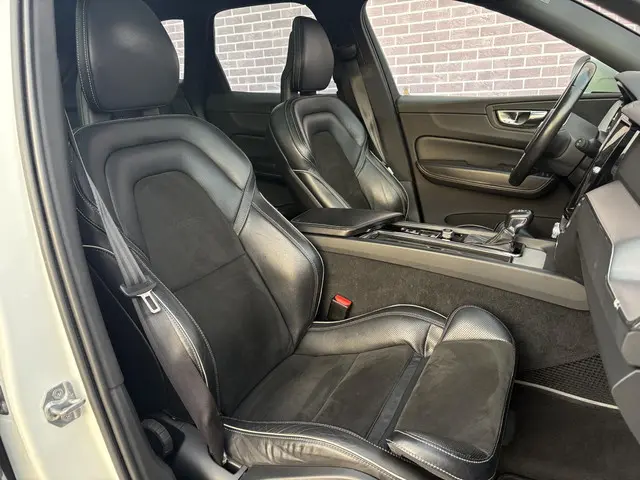 Volvo XC60 2.0 D4 AWD R-Design 2017 Diesel 4