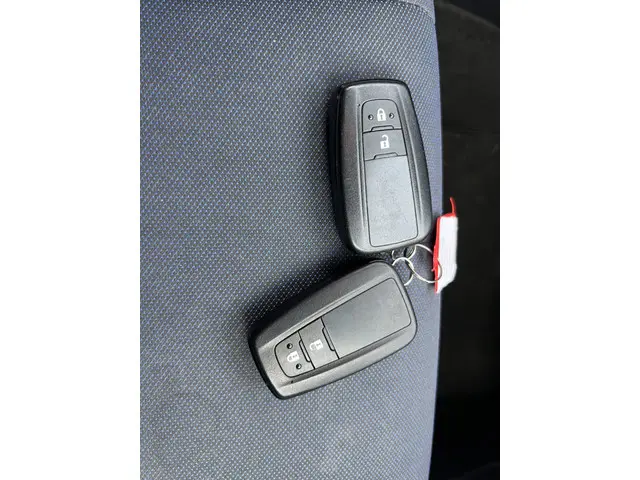 Toyota C-HR 1.8 Hybrid Bi-Tone 2018 Hybride Benzine 6