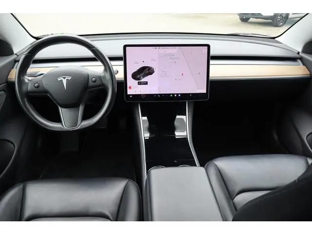Tesla Model 3 2