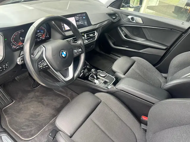 BMW 1 Serie 118i Executive Edition 2020 Benzine 4