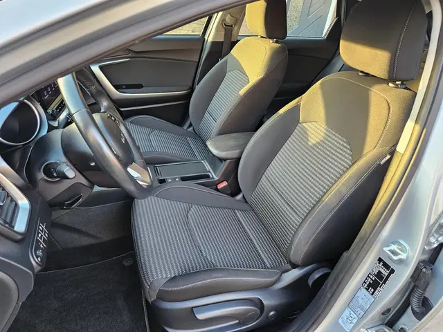 Kia Ceed 1.0 T-GDi DynamicLine 2023 Benzine 22