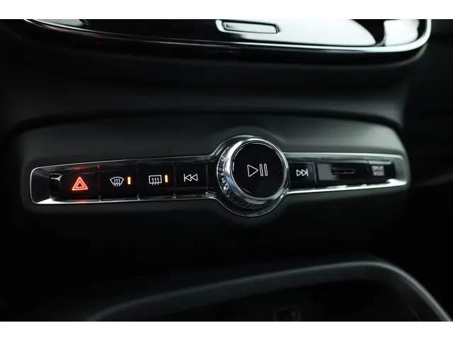 Volvo XC40 T4 Recharge Core 2023 Hybride Benzine 21