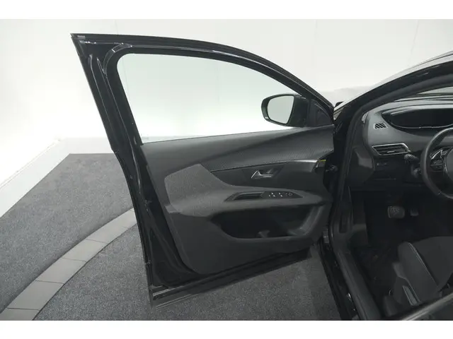 Peugeot 5008 PureTech 130 EAT8 Active Pack 2023 Benzine 72