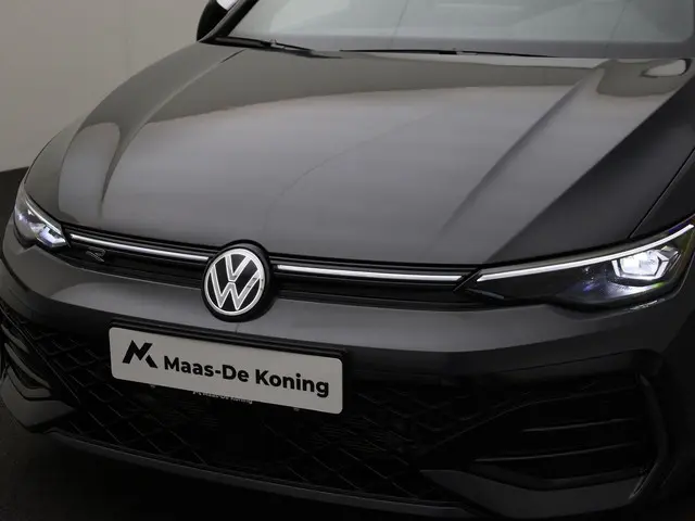 Volkswagen Golf 1.5eTSI/150PK R-Line DSG 2025 Benzine 29