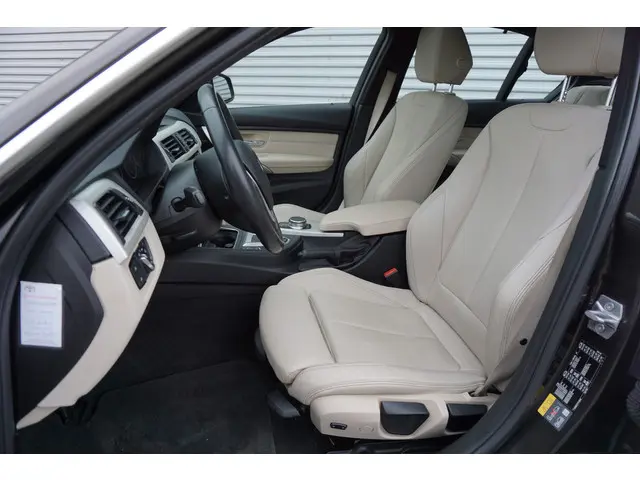 BMW 3 Serie 330e High Executive 2016 Hybride Benzine 9