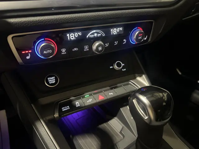 Audi Q3 45 TFSI e S edition 2021 Hybride Benzine 17
