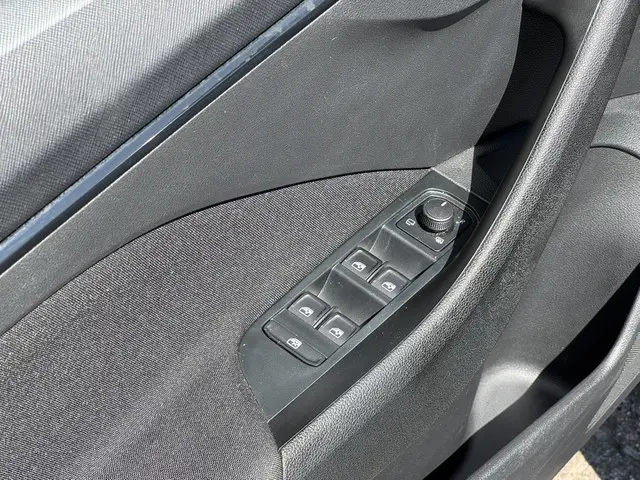 Škoda Kamiq 1.0 TSI Selection DSG 110 pK 2024 Benzine 28