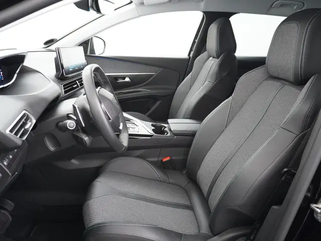 Peugeot 3008 1.6 HYbrid 225 Allure 2022 Hybride Benzine 18