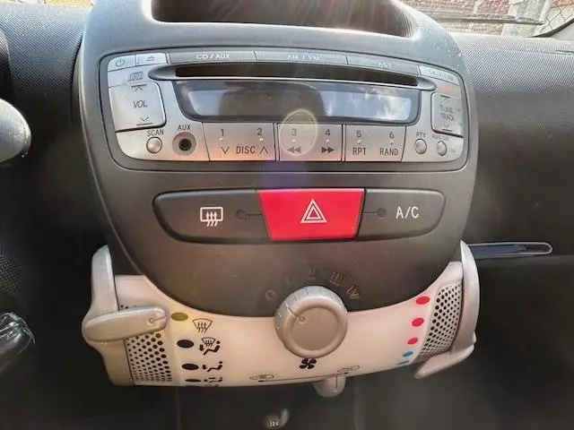Peugeot 107 1.0 Active 2012 Benzine 8