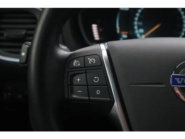 Volvo V40 1.6 T3 Momentum 2014 Benzine 16