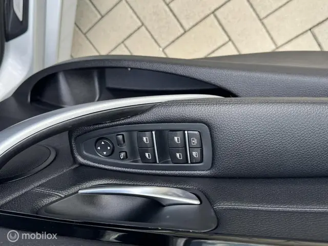 BMW 3 Serie 330i M Sport 2016 Benzine 17