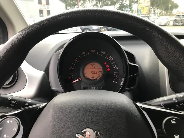 Peugeot 108 1.0 e-VTi Envy 2017 Benzine 12