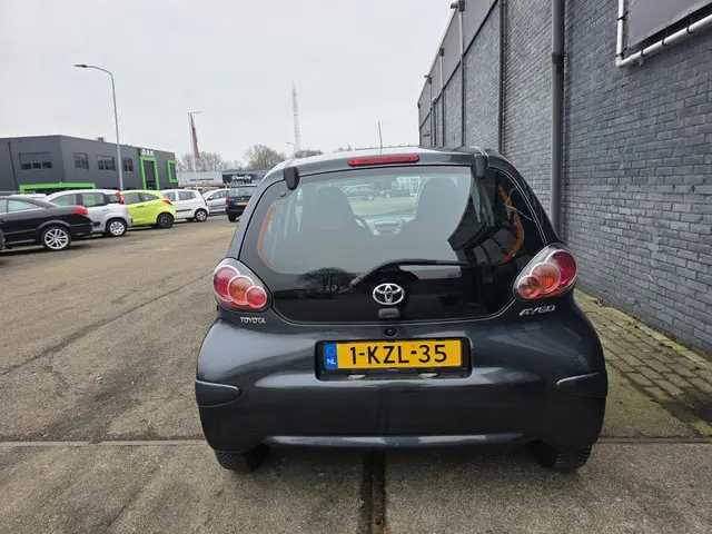 Toyota Aygo 1.0 VVT-i Now 2013 Benzine 13