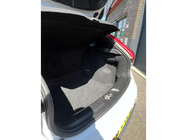 Volvo V40 2.0 T4 R-Design automaat 2017 Benzine 18