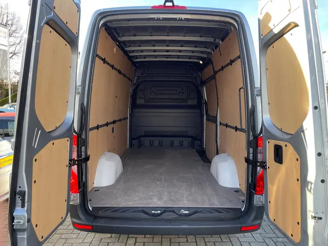 Mercedes-Benz Sprinter 315 1.9 CDI L2H2 RWD 2024 Diesel 13