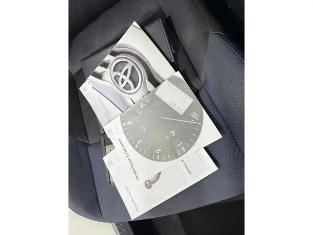 Toyota C-HR 1.8 Hybrid Bi-Tone Plus 2017 Hybride Benzine 35