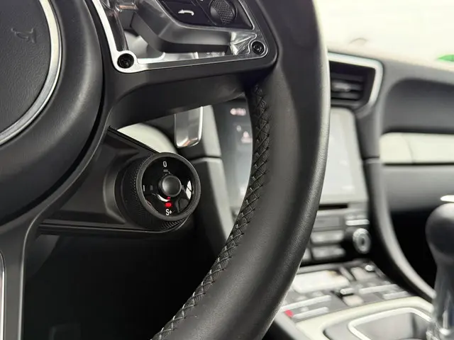 Porsche 911 Cabrio 3.8 Turbo Cabrio 2016 Benzine 37
