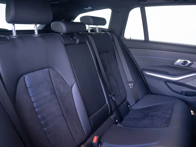 BMW 3 Serie Touring 330e 2021 Hybride Benzine 10