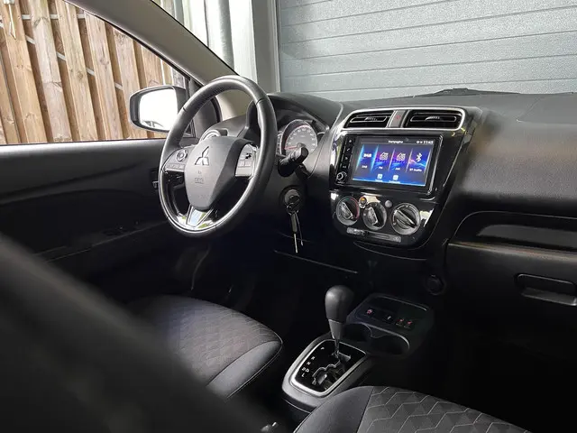 Mitsubishi Space Star 1.2 Intense 2022 Benzine 22