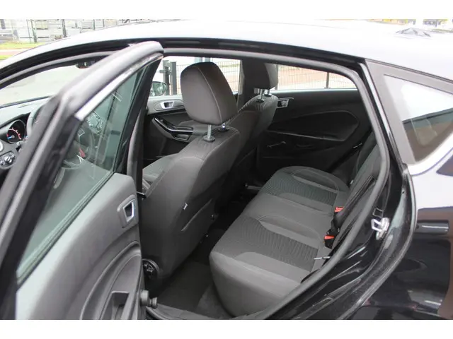 Ford Fiesta 1.0 EcoB. Titanium 2013 Benzine 16