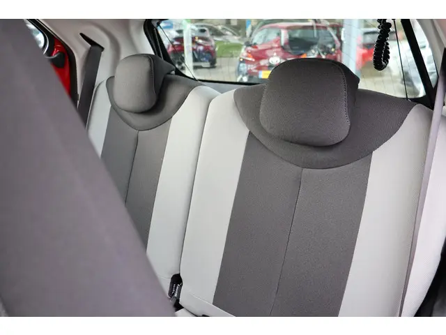 Toyota Aygo 1.0 VVT-i x-clusive, Airco, 2017 Benzine 24