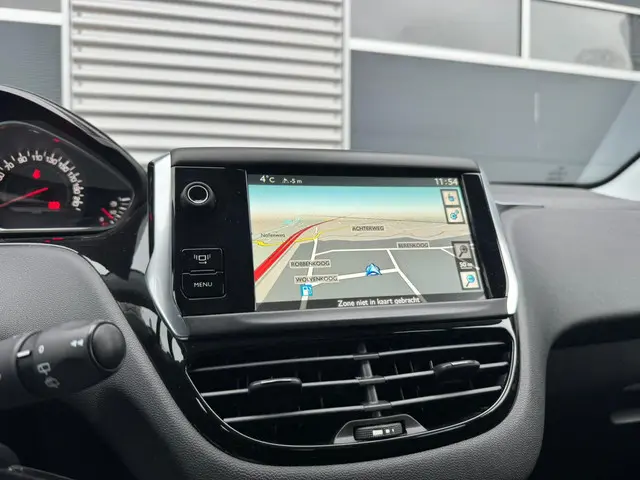 Peugeot 208 1.2 VTi Envy 2014 Benzine 12