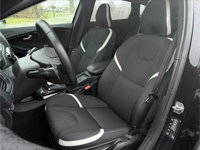 Volvo V40 2.0 D3 Dynamic 2018 Diesel 8