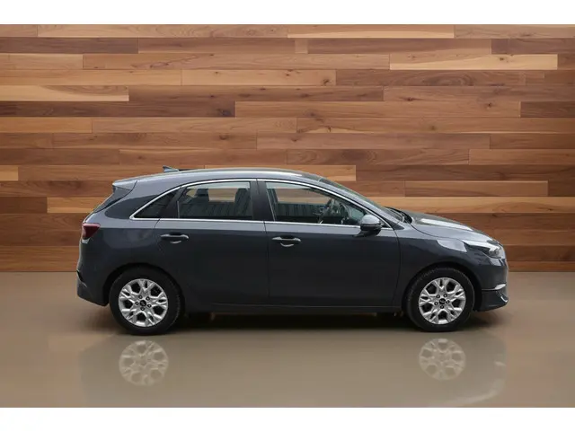 Kia Ceed 1.0 T-GDi DynamicLine 2022 Benzine 6