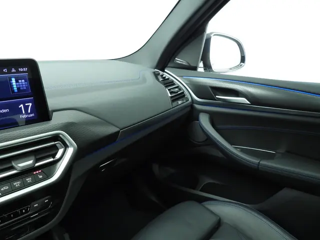 BMW iX3 High Executive 80 kWh 2022 Elektrisch 32