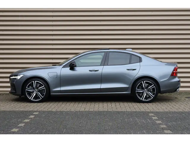 Volvo S60 Recharge T6 AWD R-Design 2020 Hybride Benzine 6