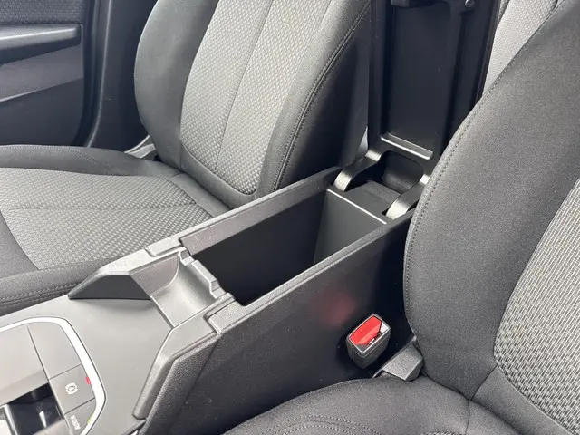 BMW 1 Serie 118i Executive Edition 2021 Benzine 28