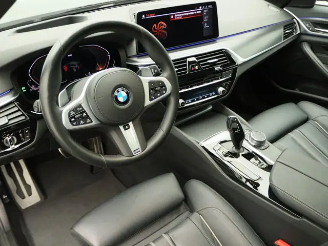 BMW 5 Serie Touring 530i 2020 Benzine 10