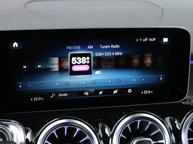 Mercedes-Benz GLB 200 AMG line 2020 Benzine 26