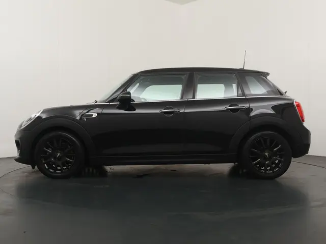 MINI 5-Deurs Cooper 2019 Benzine 12