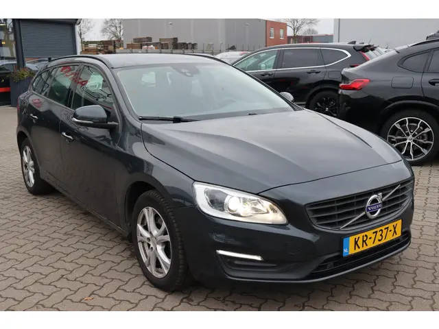 Volvo V60 2.0 D3 Summum 2016 Diesel 9