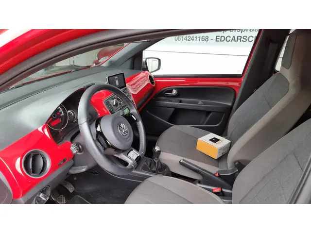 Volkswagen up! 1.0 cross up! BlueMotion 2014 Benzine 12