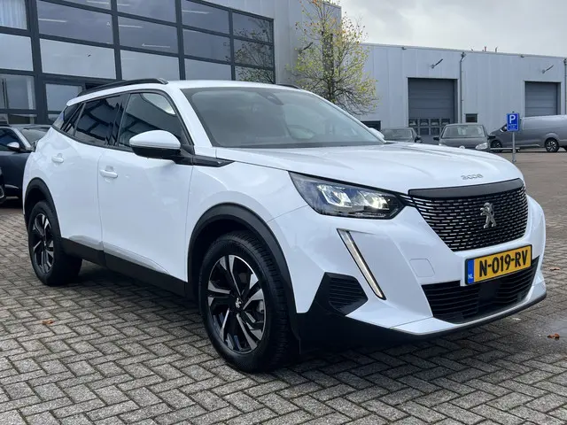 Peugeot 2008 1.2 Turbo 100 pk Allure 2022 Benzine 7