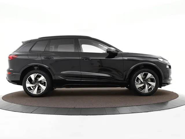 Audi Q6 e-tron S edition 252 PK 2025 Elektrisch 26