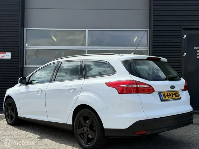 Ford Focus Wagon 1.0 Trend Edition 2015 Benzine 2