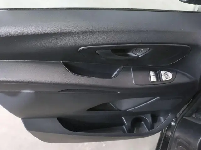Mercedes-Benz Vito 114 CDI Lang 2023 Diesel 19