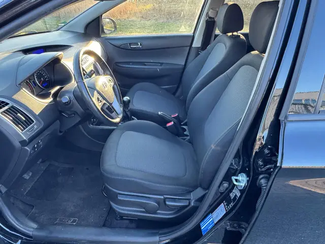 Hyundai i20 1.2i Go! / AIRCO / NAP 2015 Benzine 11