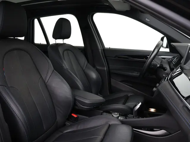 BMW X1 sDrive20i High Executive Edition 2021 Benzine 9