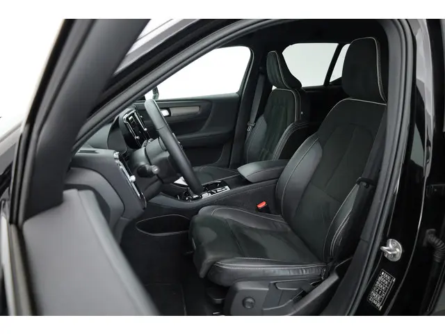 Volvo XC40 3