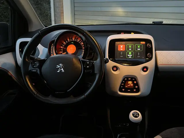 Peugeot 108 1.2 Puretech Allure 2015 Benzine 26