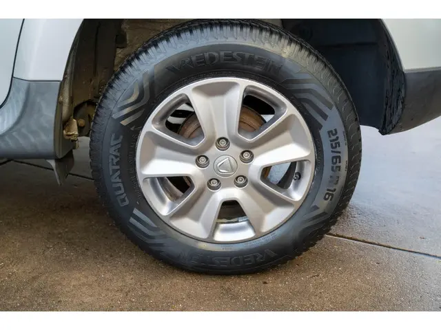 Dacia Duster 1.2 TCe 4x2 Lauréate 2015 Benzine 37