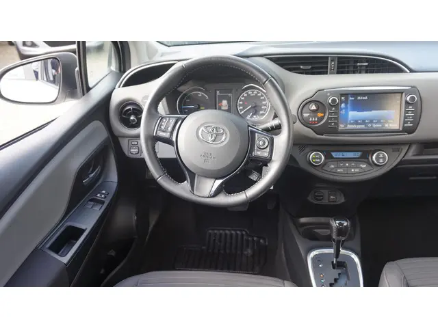 Toyota Yaris 1.5 Hybrid Aspiration 2017 Hybride Benzine 8