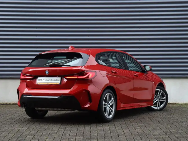 BMW 1 Serie 5-deurs 118i 2023 Benzine 2