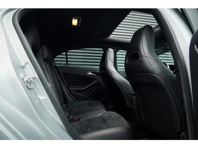 Mercedes-Benz A-Klasse 250 Sport 2014 Benzine 8