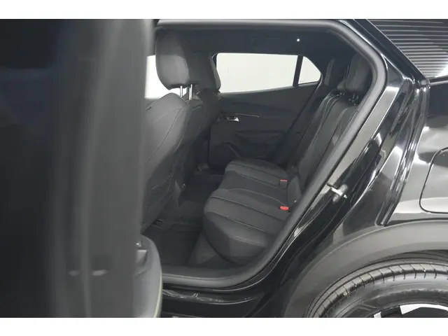 Peugeot 2008 PureTech 130 EAT8 GT 2024 Benzine 32