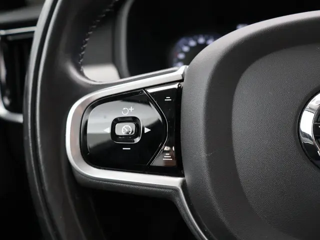 Volvo V90 2.0 T4 190 PK AUT. 2019 Benzine 24